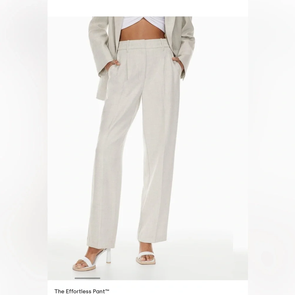 Aritizia Effortless Pant
Heather Cloud White - Picture 4 of 5